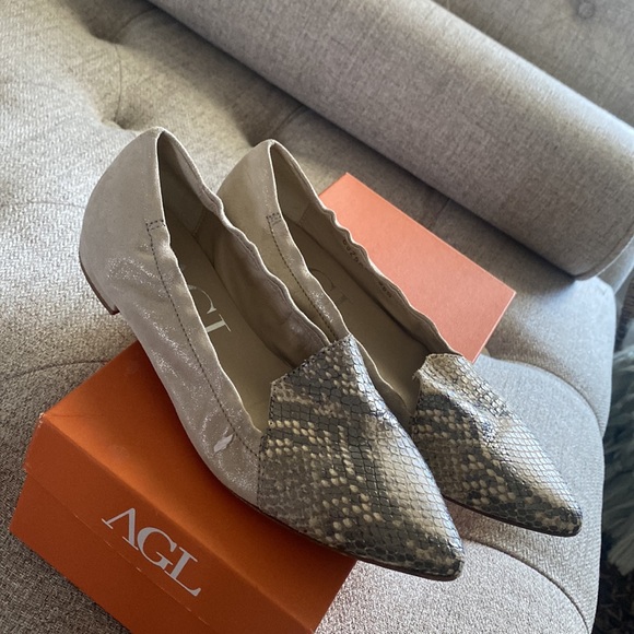 Attilio Giusti Leombruni ice-taupe/python flats. Orig price 400+ - Picture 2 of 8